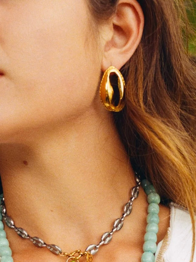 Shell earring ~ 2 Pcs